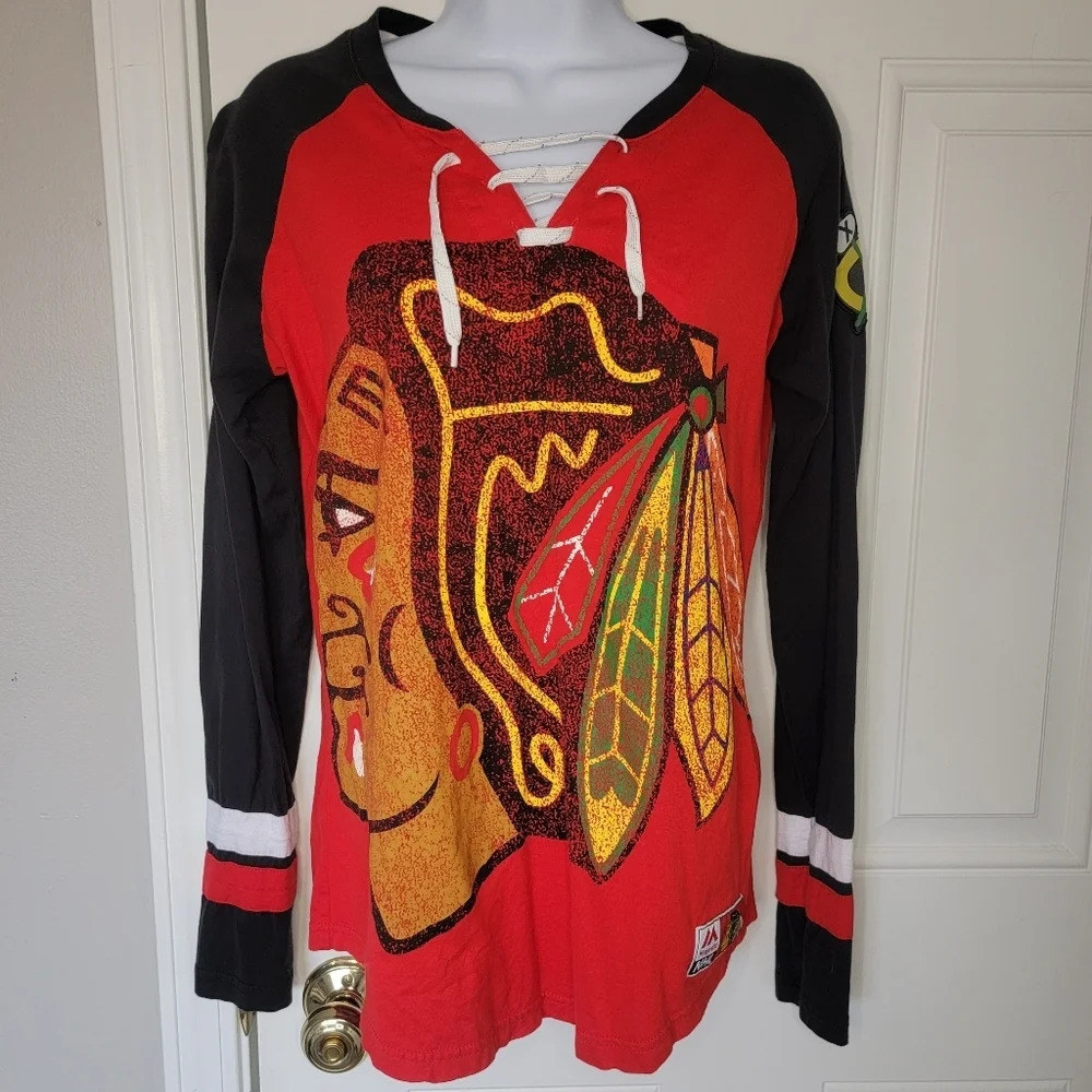 Majestic Chicago Blackhawks NHL Women's Distressed Logo Red Black Long Sleeve M